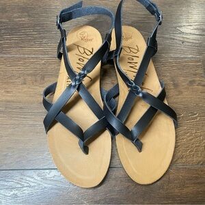 NWOT Blowfish Malibu Women's size 11 Flat Sandal Black